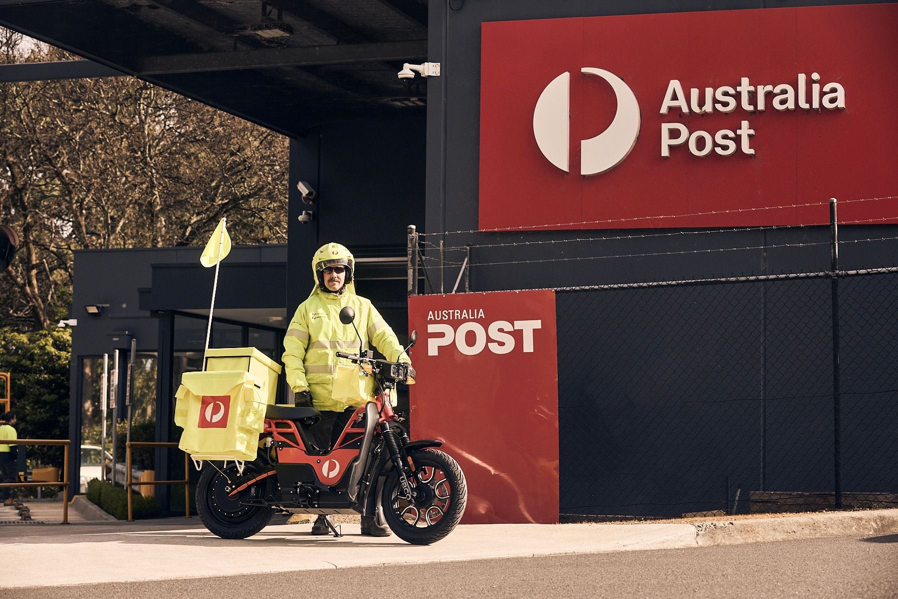 Kiwi electric motorbike company strikes big deal with Australia Post – 1News