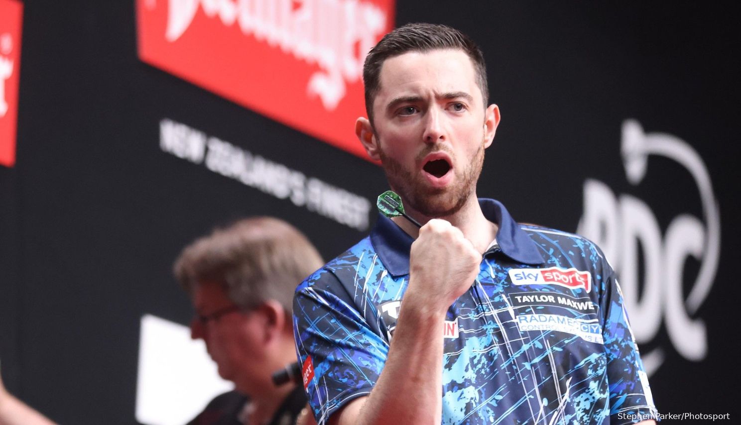 Luke Humphries stuns Luke Littler with New Zealand Masters semi-final comeback en route to title – Sky Sports